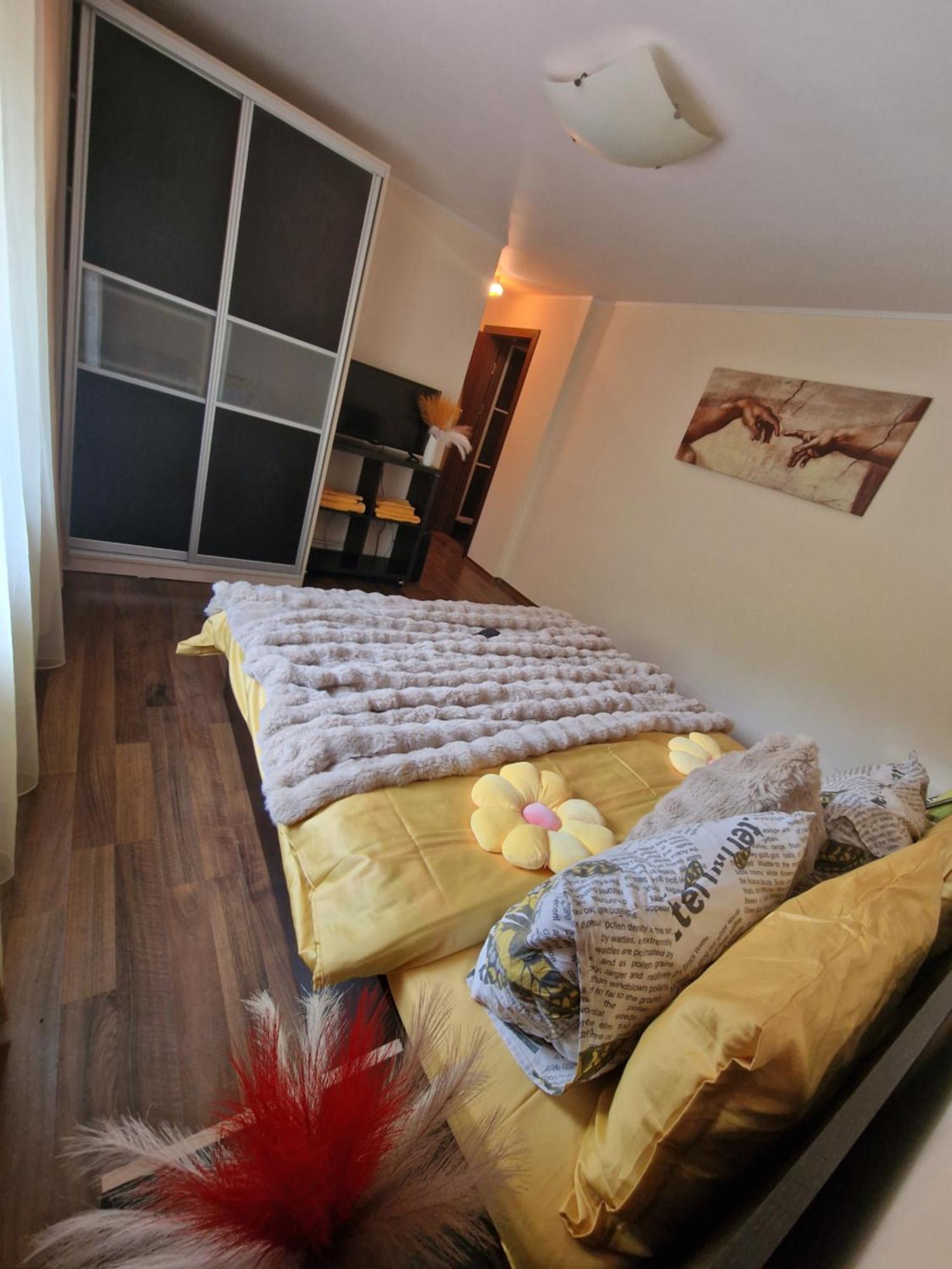 Apartament Red & Yellow Slănic-Moldova エクステリア 写真